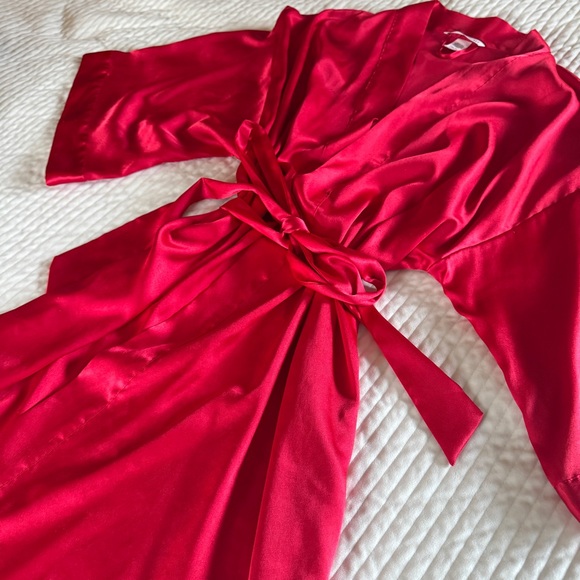 VS Red Satin Robe 2016 - Picture 2 of 5
